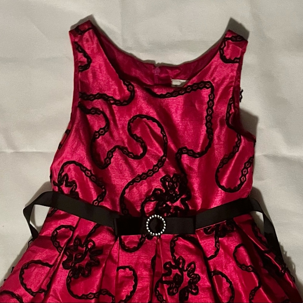Sweet Hesrt Rose little girls size 7 pink and black